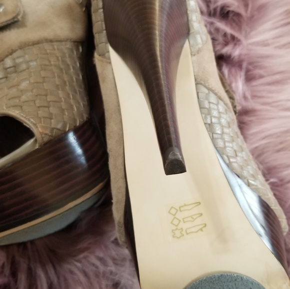 Shoes - Picture 4 of 8